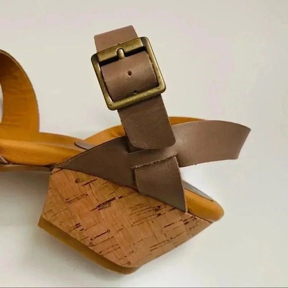 Kork-Ease Nadim Block Heel Sandals - Picture 8 of 10